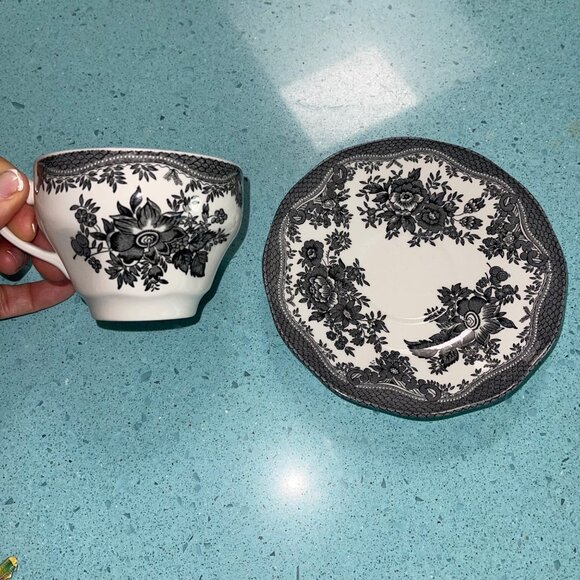 Johnson Brothers Tea Cups And Saucers Black Asiatic Pheasant Set of 8 - Picture 2 of 12